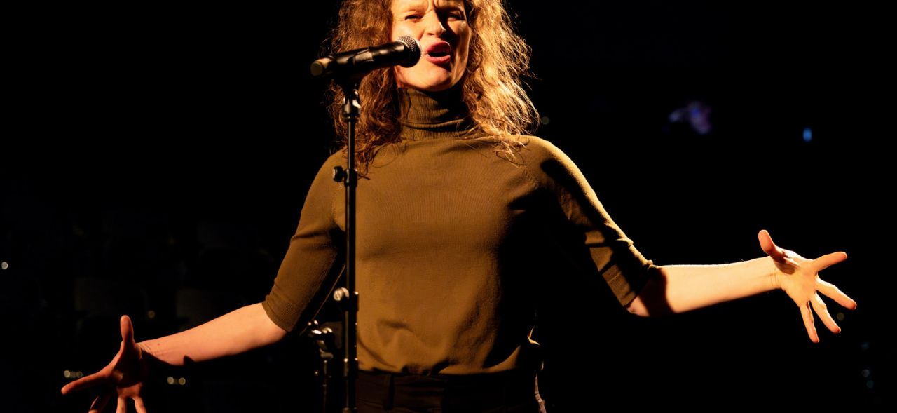 Festivalska BAZA (Mesto žensk), Špela Frlic: Dekle obljubljeno soncu